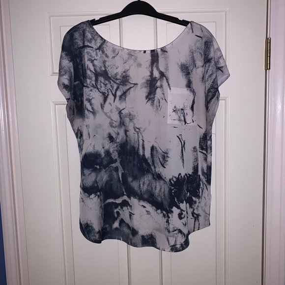 KIRRA XL “TIE-DYE” FLOWY CHARCOAL GREY TOP - Picture 1 of 3
